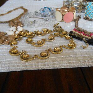 ASSORTED CUSTOM JEWERLY NECKLACES, BRACELETS LOT